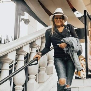 Meet your Posher, Desiree